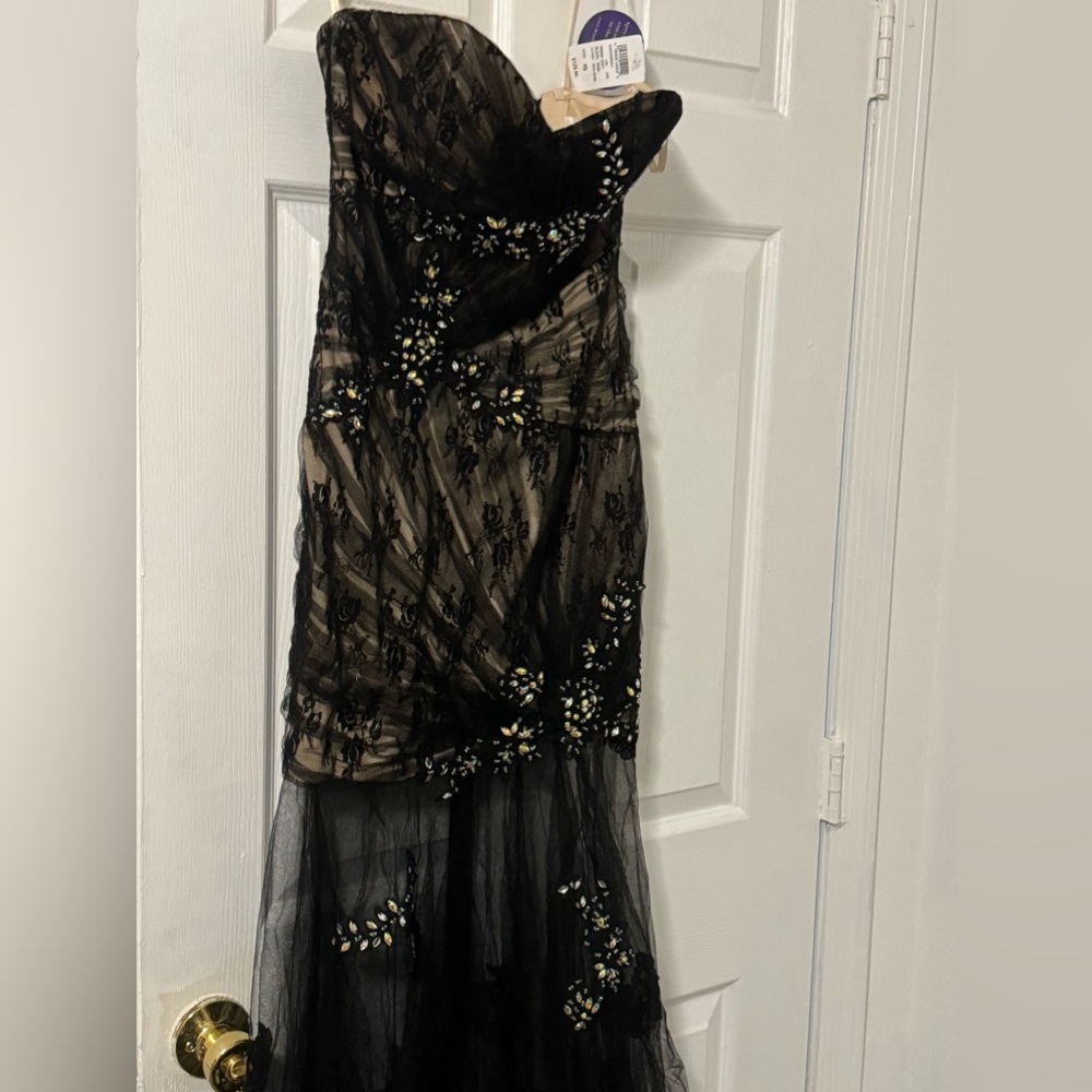 Gorgeous black dress detailed